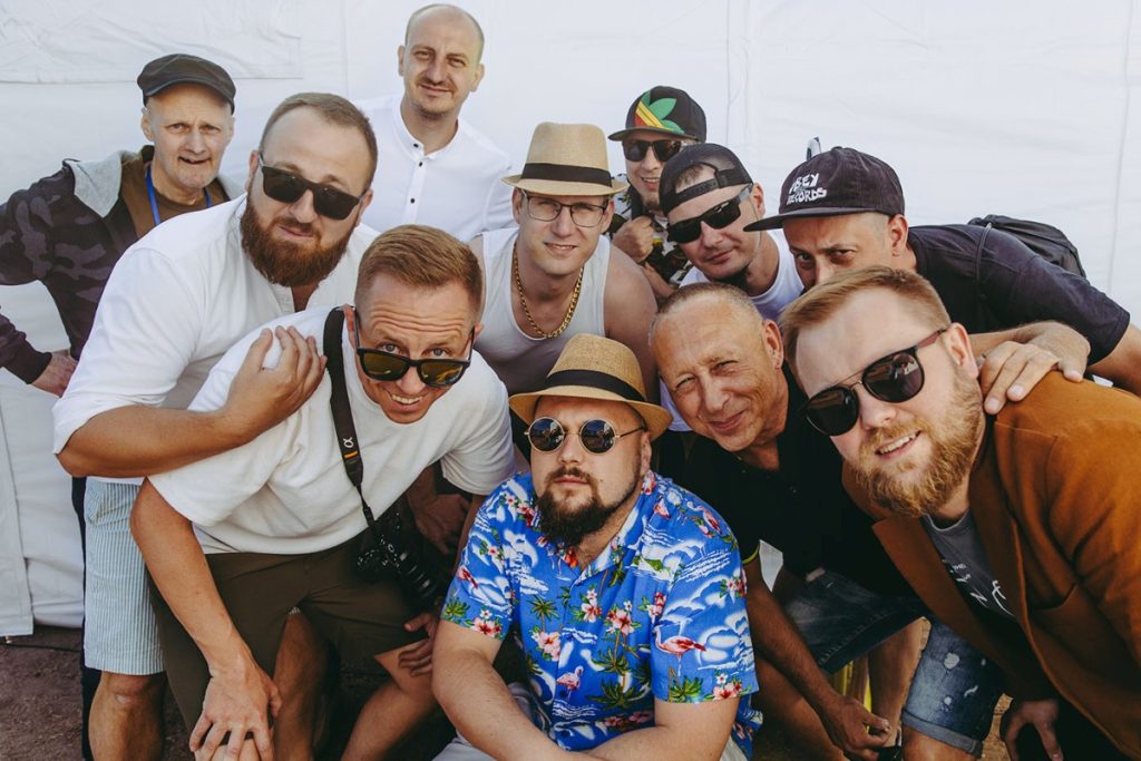 Brzmienia world music w Rzeszowie na 11. Festiwalu „Reggae nad Wisłokiem – Gramy dla klimatu” - 2026 - Koncerty w Rzeszowie Reggae nad Wisłokiem 2026 W innym stanie